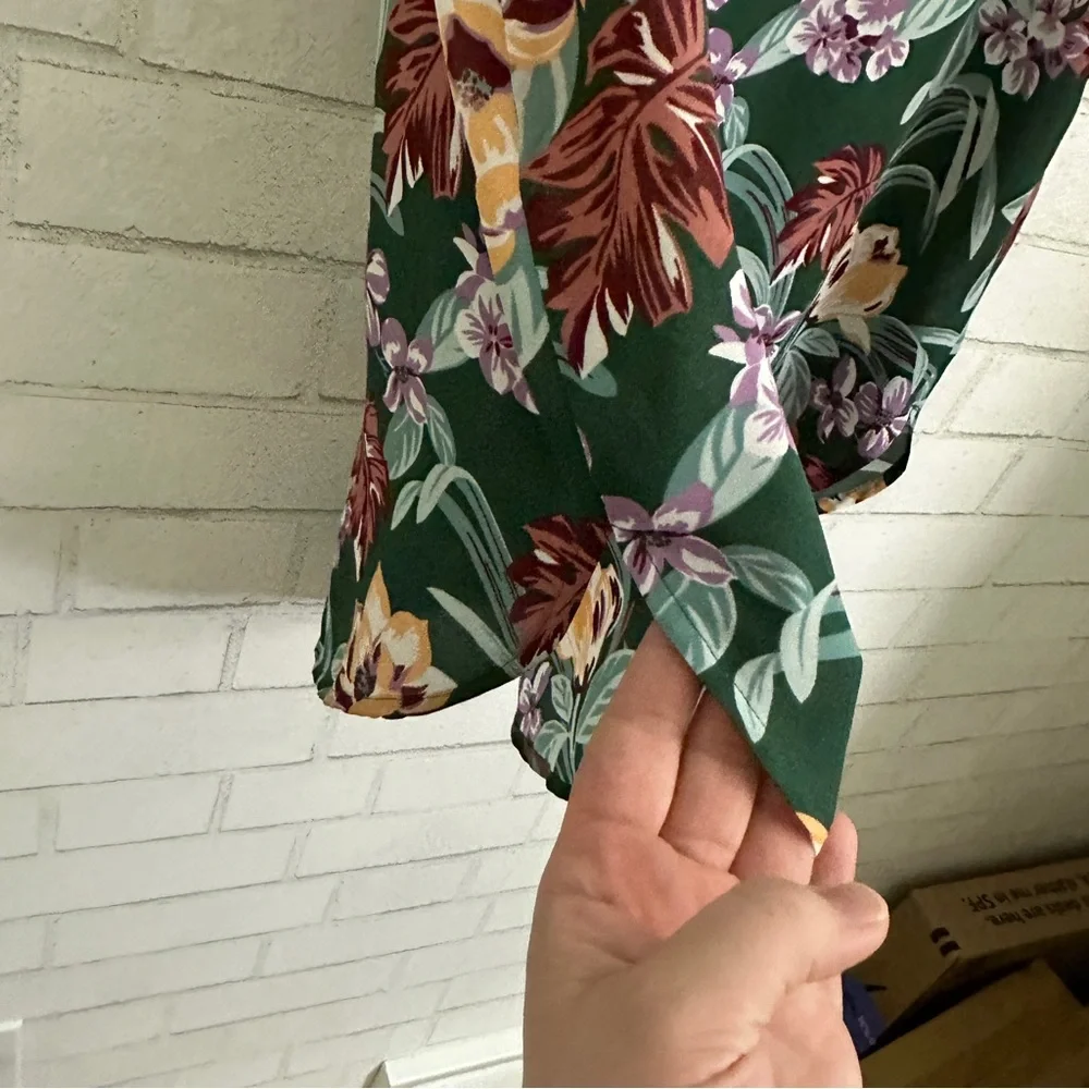 LOFT Green Flowered Ruffle Cap Sleeve Top - Picture 6 of 9